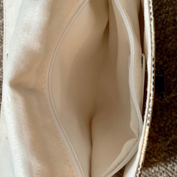 Misguided Cream Flat Fanny Pack - Picture 3 of 4